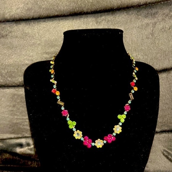 BRILLIANT Crystal Flower Necklace - Picture 2 of 6